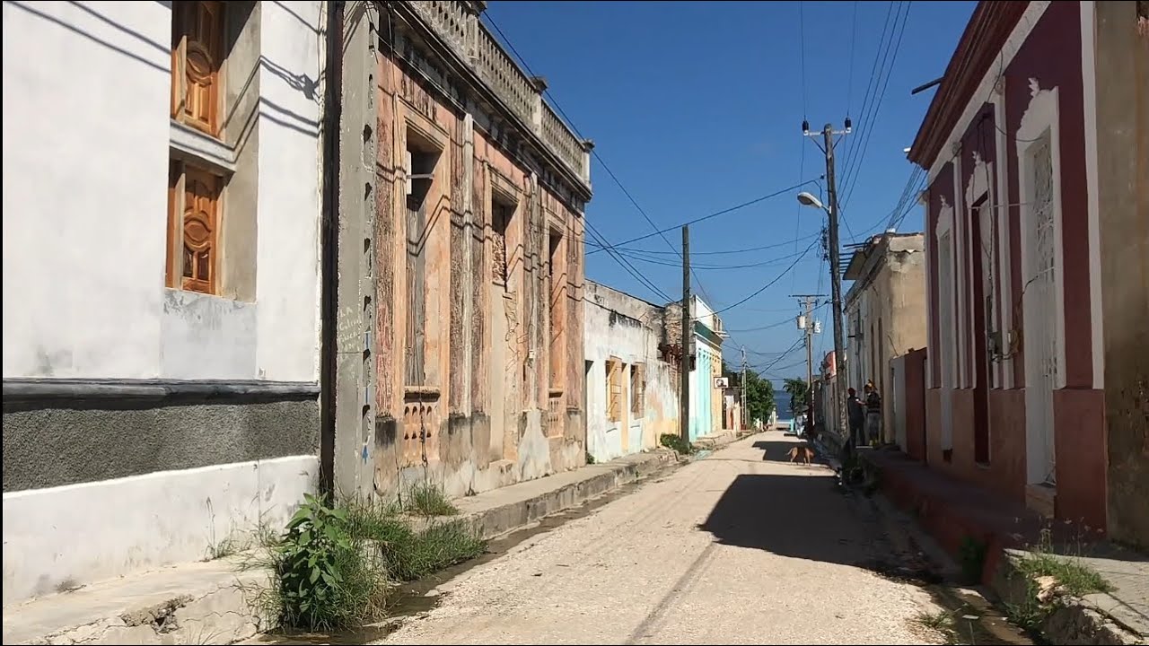 🇨🇺Paseando por #puertopadre #lastunas #cuba  Calle Maceo | ⁨@TheTunaShows⁩🇨🇺