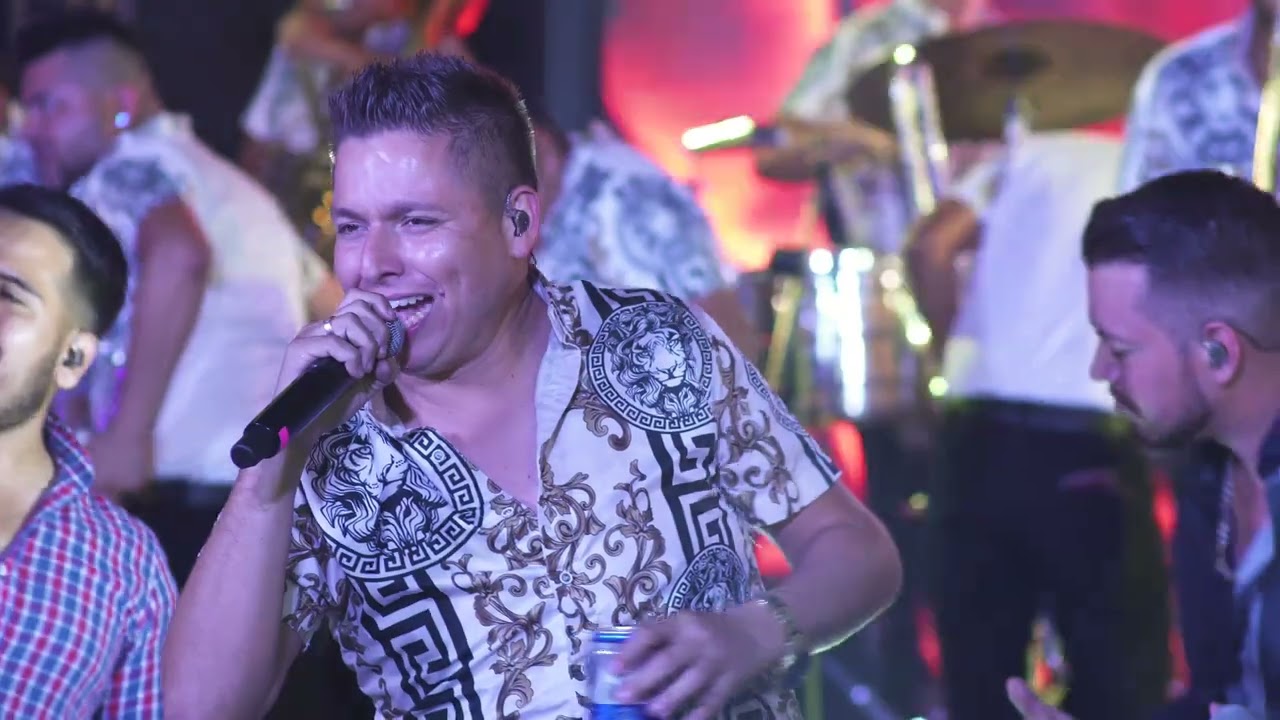 Banda Llano Grande x Banda La Indicada - Ando Bien Arreglado “En Vivo”