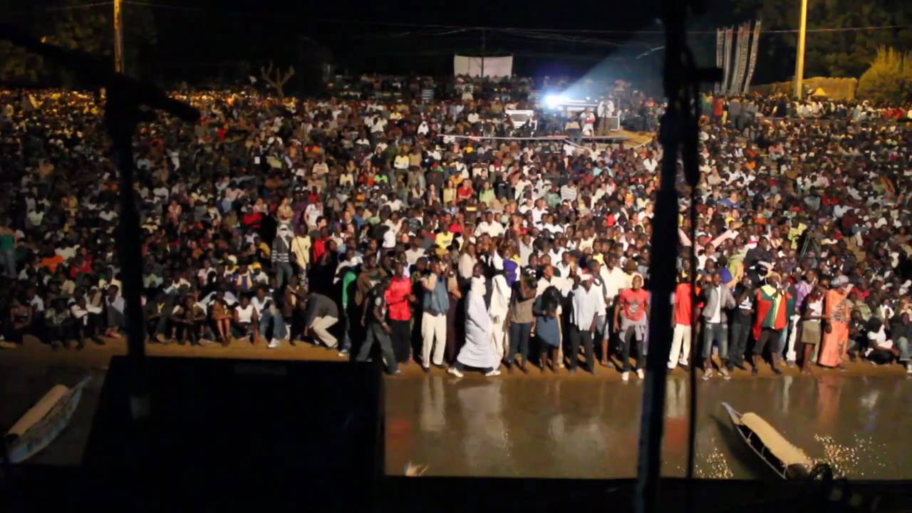 Future Takamba is playing Zadi Maiga at Festival Sur Le Niger, Ségou, 2011