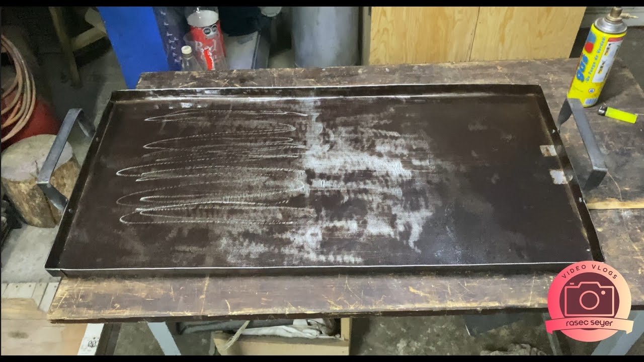 Elaboración de comal Garnachero en placa de hierro artesanal hecho en casa