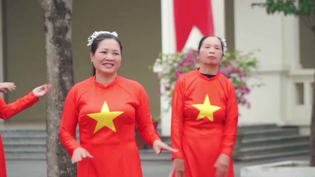 Ta đi bầu cử - phụ nữ cụm Ninh Phong phường Nam Hoa Lư Ninh Bình 