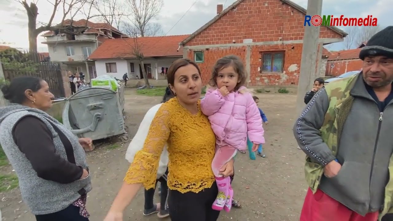 MLADIĆI SA FANTOMKAMA, PALICAMA, NOŽEVIMA I BOKSEVIMA NAPALI ROME U TUREKOVCU KOD LESKOVCA