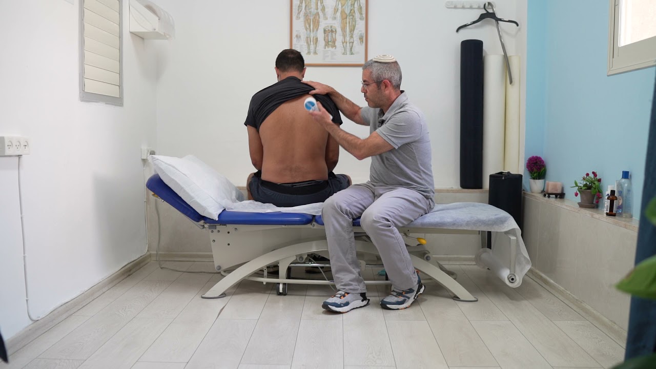 טיפול בכאבי גב בעזרת מכשיר לייזר - הנדי קיור