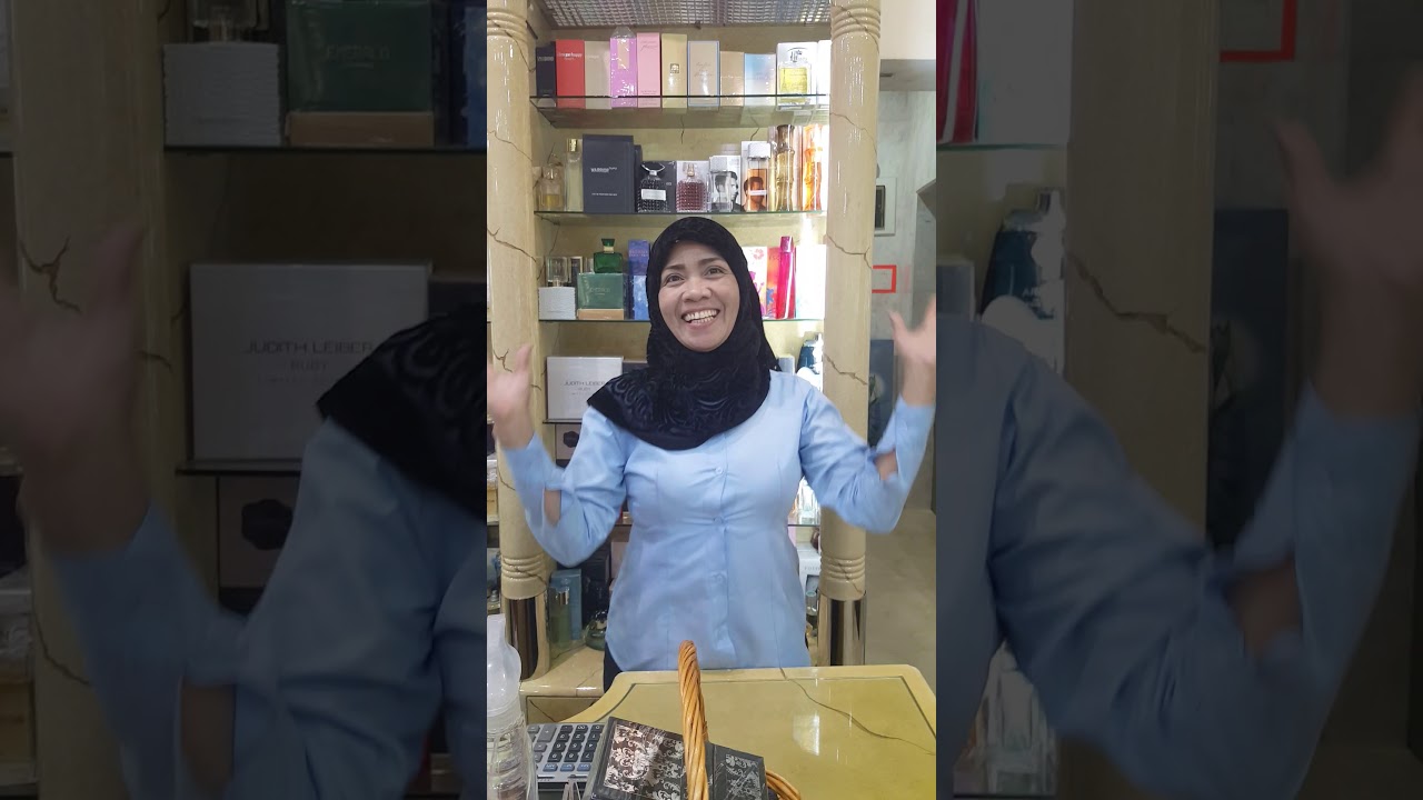 فهد البلوشي يروي بداية قصته مع محلات العطور بالبحرين محل حجي جعفر و محل جميله الروعه 😍😁