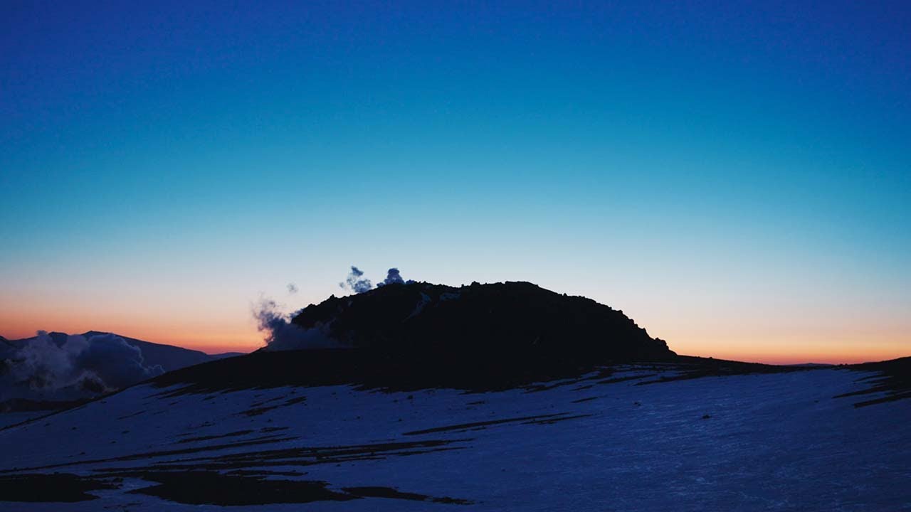 残雪の北海道 樽前山へ日帰りソロ登山 / Solo Hiking in Mt.Tarumae Hokkaido Japan.