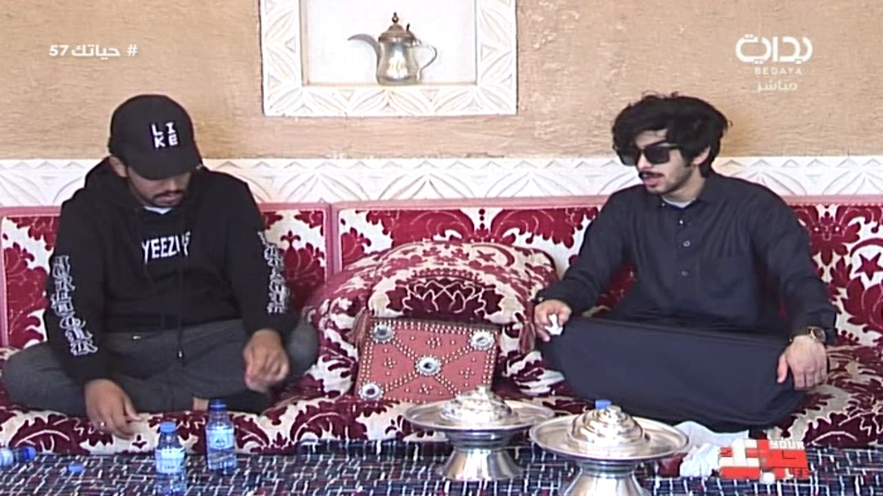 جلسة الشباب في المشب بعد صلاة الظهر | 
