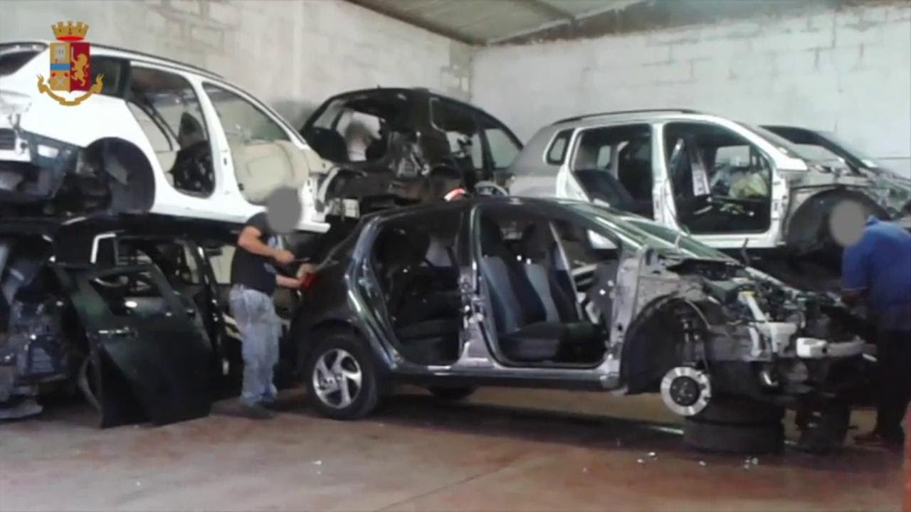 Roma, scoperto mercato di auto rubate: ecco come smontavano i pezzi