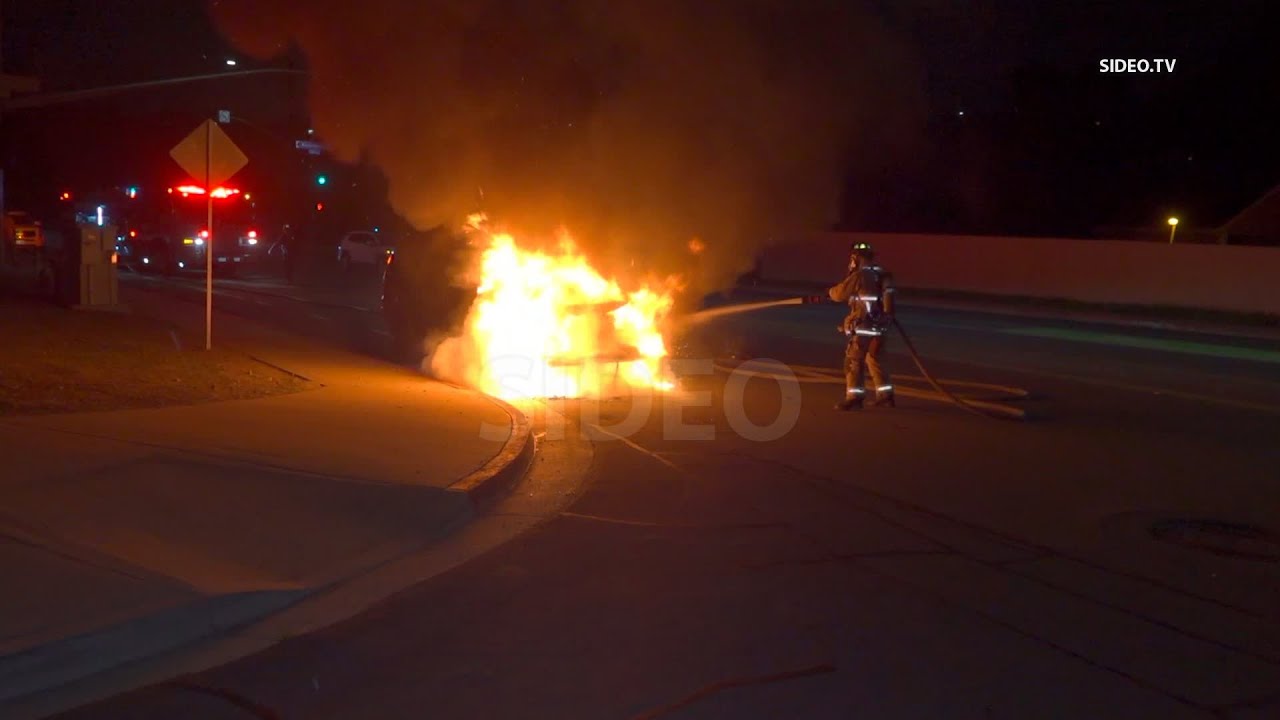 Firefighters Quickly Put Out Overnight Car Fire in Jamacha