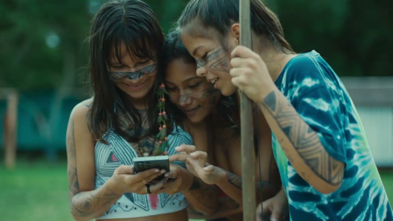 Conheça a luta do povo Kambeba, que usa a linha Samsung Galaxy para defender a Floresta Amazônica