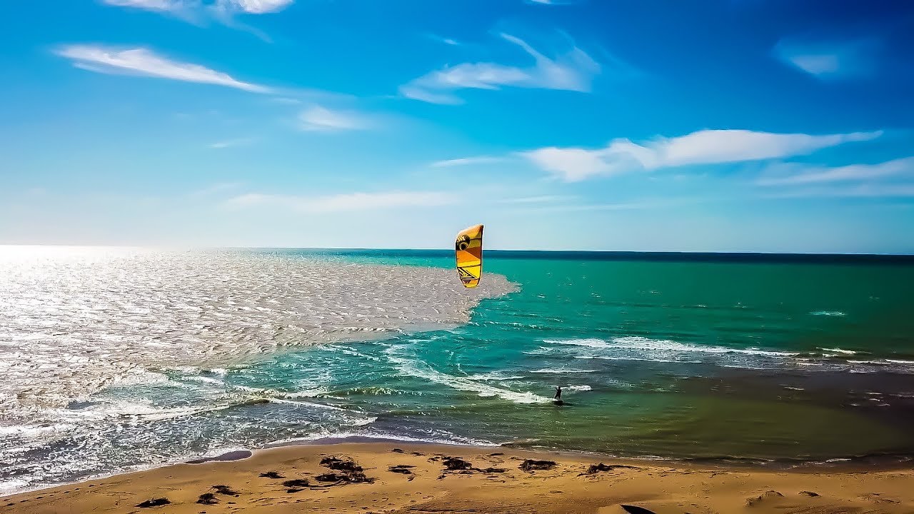 #VLOG Kitesurf || DZKITESURF Mostaganem algerie || الشراعي و الركوب الأمواج مستغانم