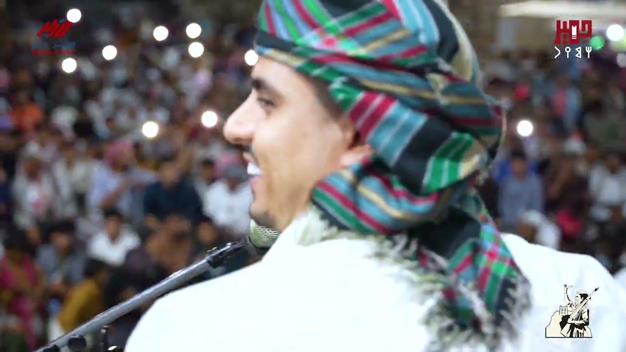 الفنان عامر اليافعي يغني أغنية 