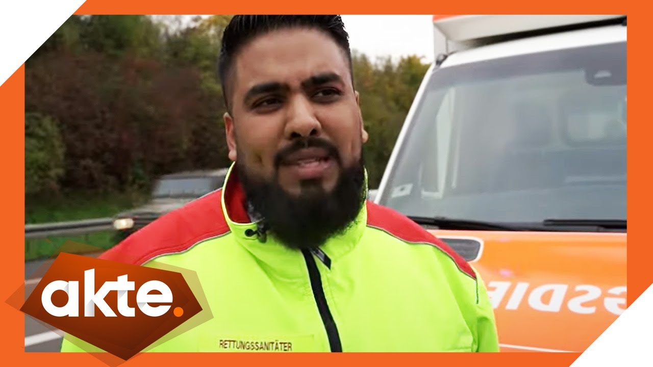 Einsatz zwischen Leben & Tod  - wir begleiten Rettungssanit&auml;ter am Limit! | Akte | SAT.1