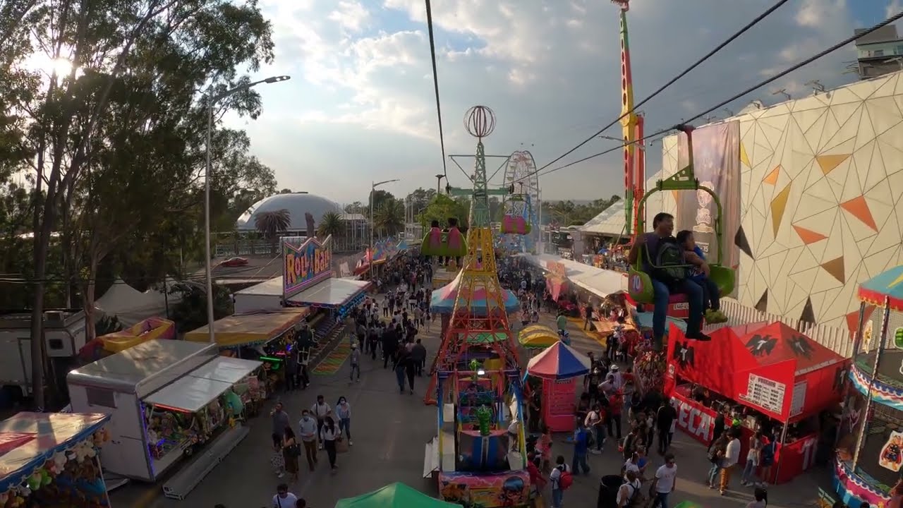 De paseo en el teleférico de CARLÓN (feria del 5 de mayo)
