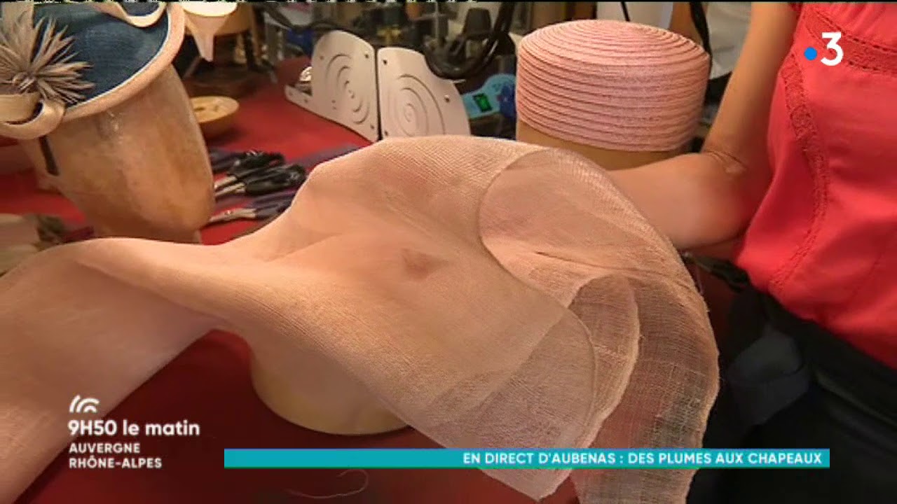 Atelier Autruche Chapeaux : chapeau de paille et mise en forme