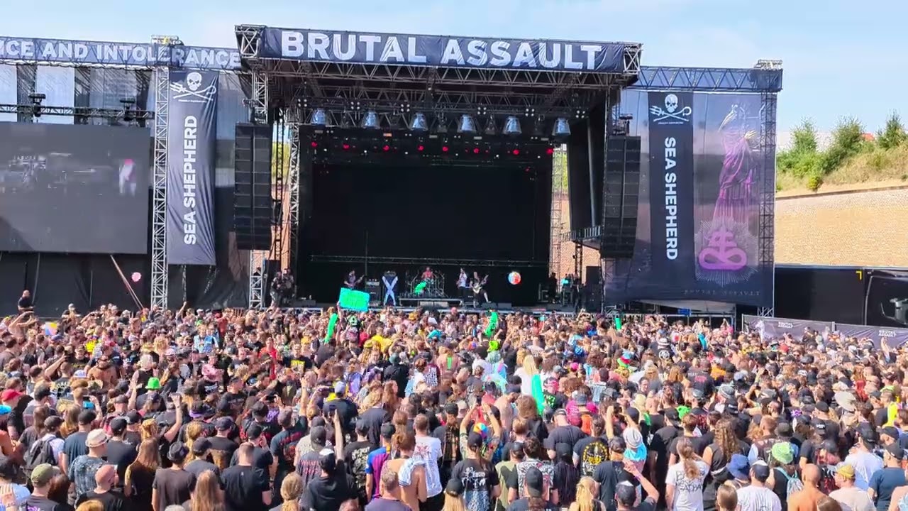 Party Cannon - Soft, White, Gelatinous Body live at Brutal Assault 2024