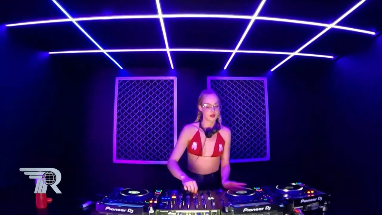 ROSSTREAM SPECIAL / VERONIQUE / 21 DE ABRIL