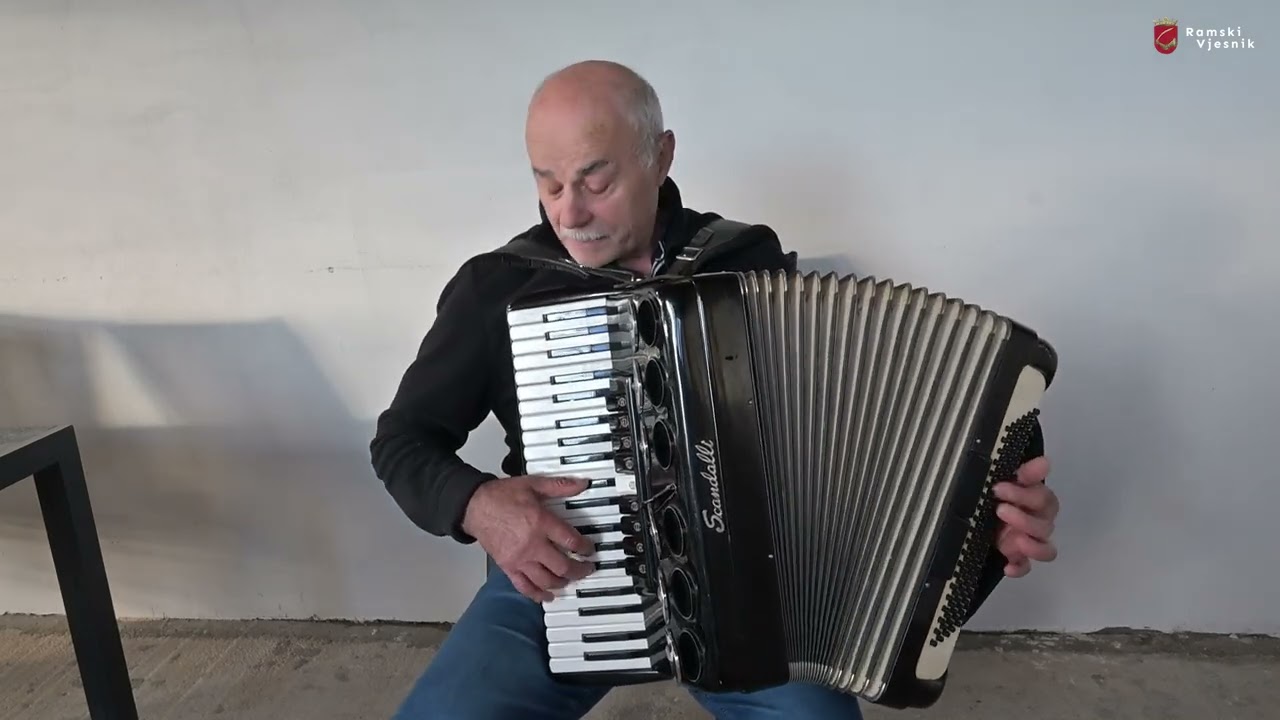 Stipo Kolakušić Šiško, Volim Uzdol, Komin i Gradac