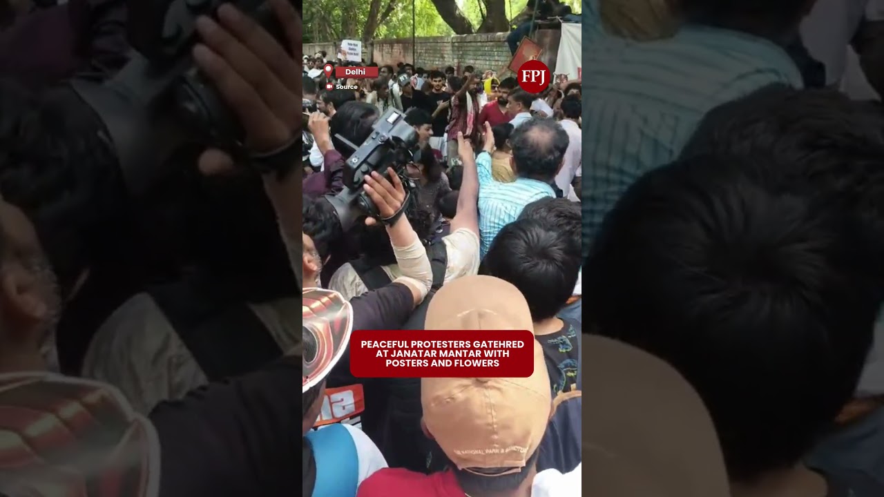 Протестующие из CJP скандируют &laquo;Джай Бхим&raquo; и мирно требуют отставки Дхармендры Прадхана