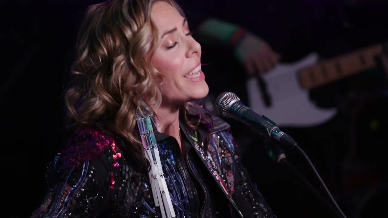 Amanda Rheaume - Supposed To Be (Live)