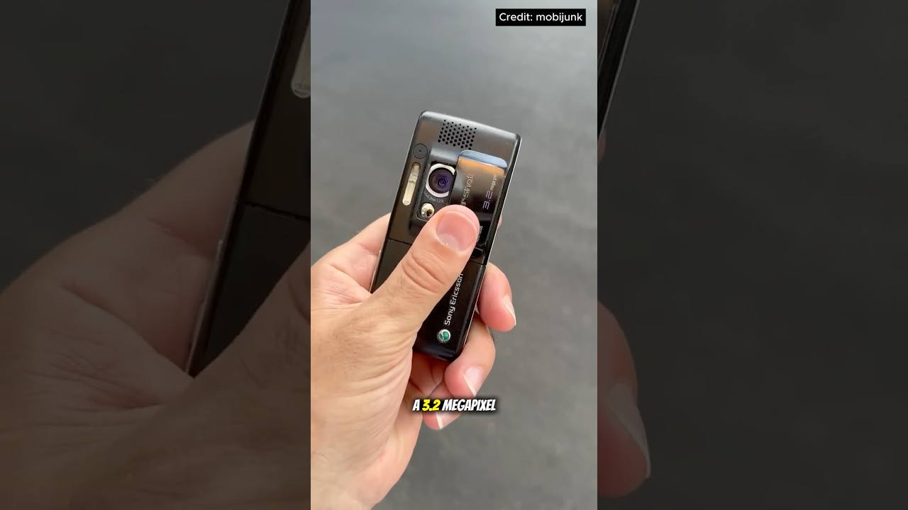 Когда 3,2-мегапиксельного телефона хватило, чтобы согнуть Sony K800i 😯😐#шорты