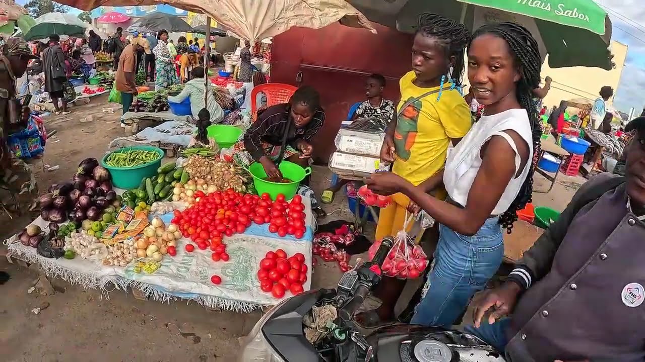 OS MENINOS ESTAVAM FELIZES: JANTAR EM FAMÍLIA NA ÁFRICA QUE VAI TE EMOCIONAR! 🇦🇴🥘❤️