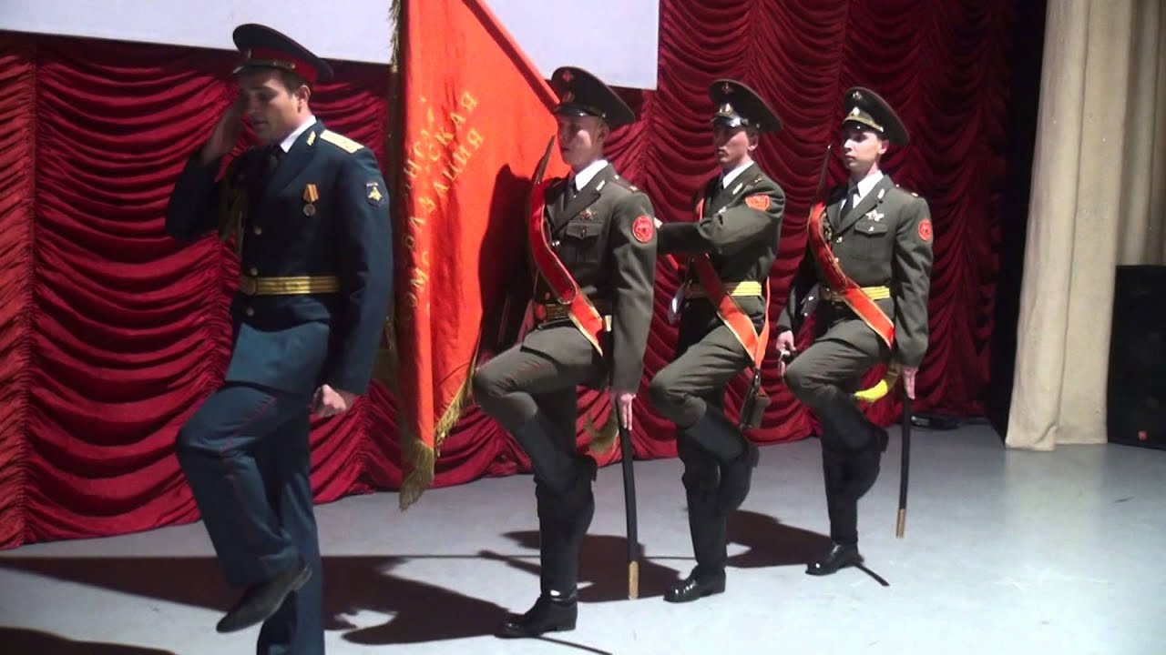 29 09 2013 Репетиция вноса и выноса знамени Ротой Почётного караула на Дне посвящённом 95 летию ВЛКС