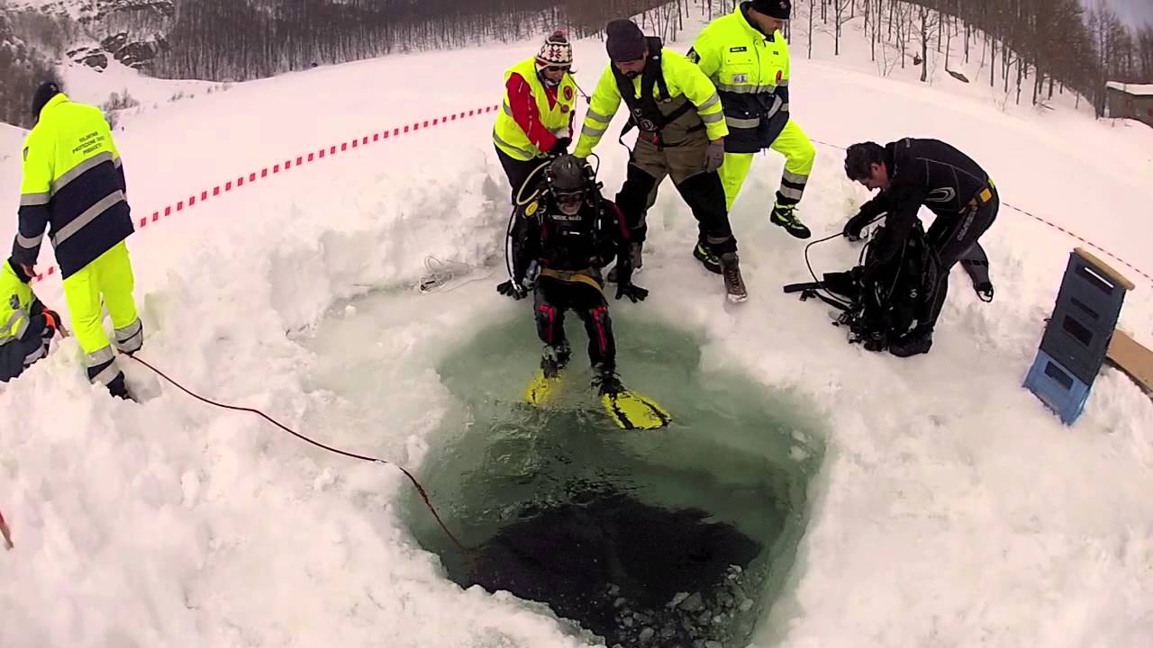 Immersione sotto il ghiaccio filoguidata