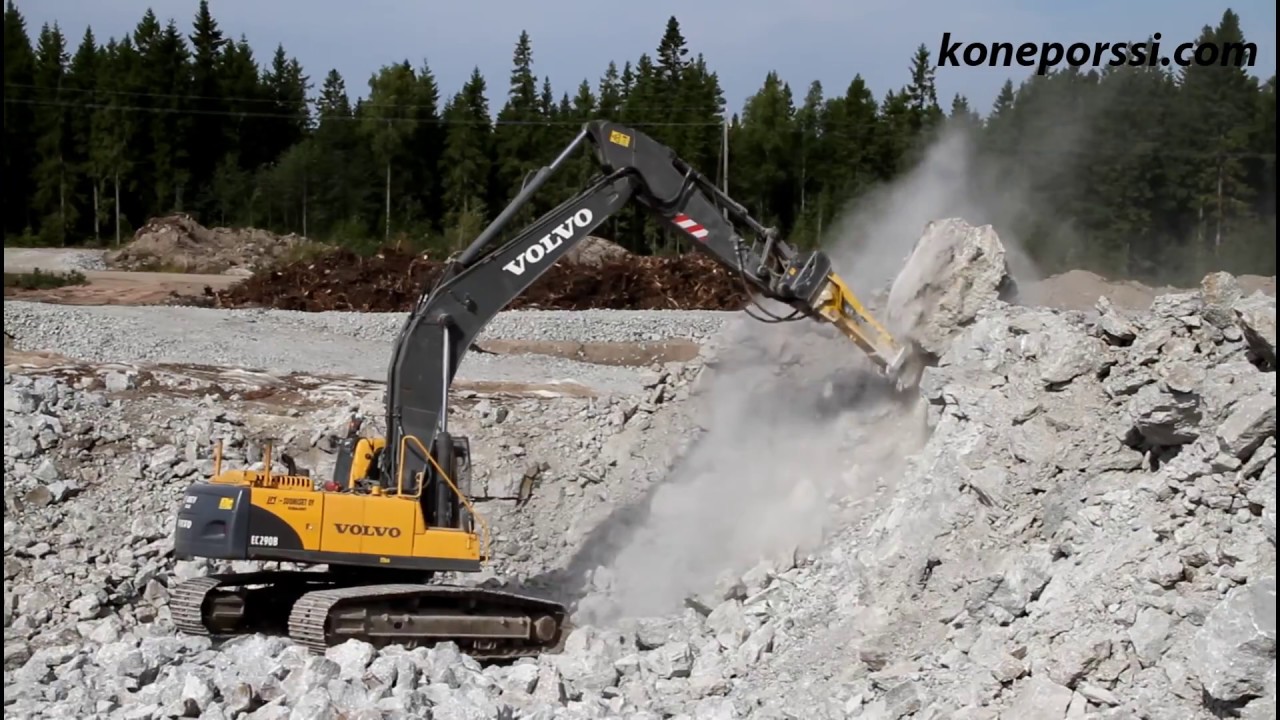 LM-Suomiset Oy louhii kytkinkentän pohjaa Eurajoen Olkiluodossa elokuussa 2017.