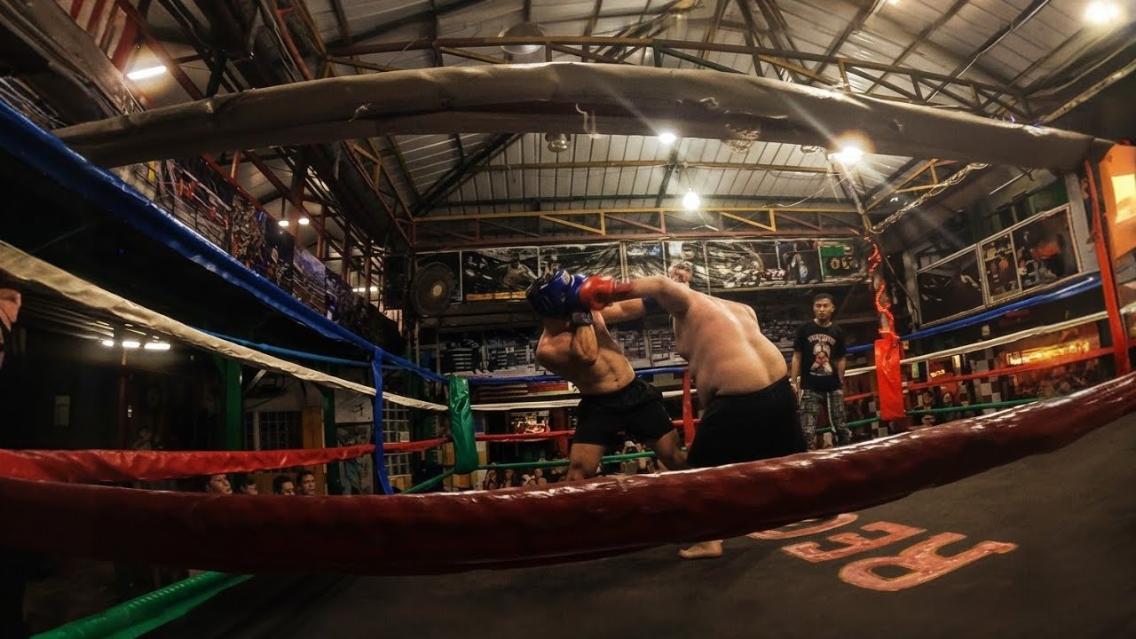 DRUNK BOXING TOURISTS IN THAILAND (Reggae fight bar)