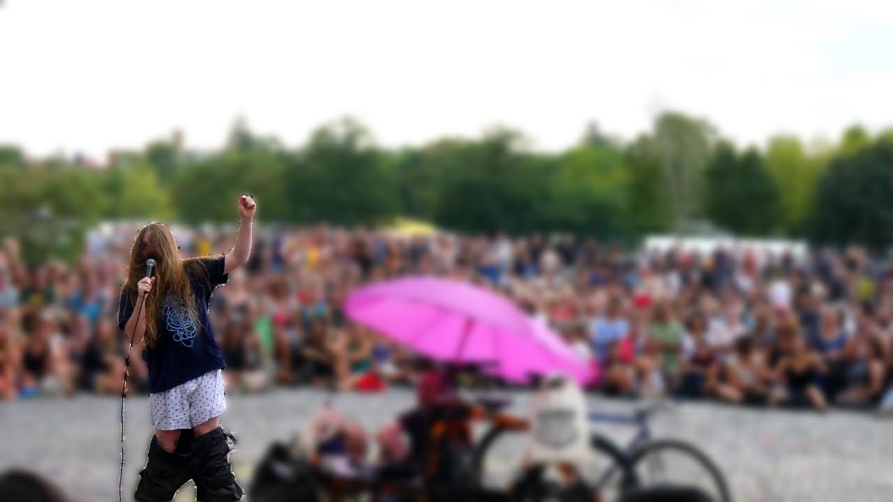 Karaoke Pants Fail turned into Epic Win in front of 400 people