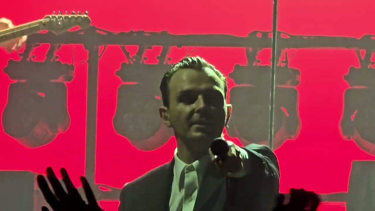 HURTS - Somebody To Die For  (15 YEARS OF HAPPINESS BERLIN)