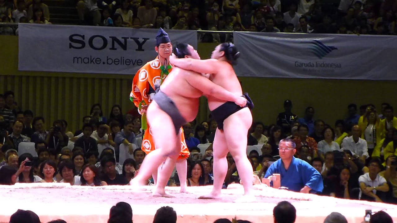 お笑いで言葉の壁をとっぱらい！初っ切り！(Shokkiri,comic sumo)(平成25年、ジャカルタ巡業初日 SUMO TOURNAMENT in Jakarta 2013）