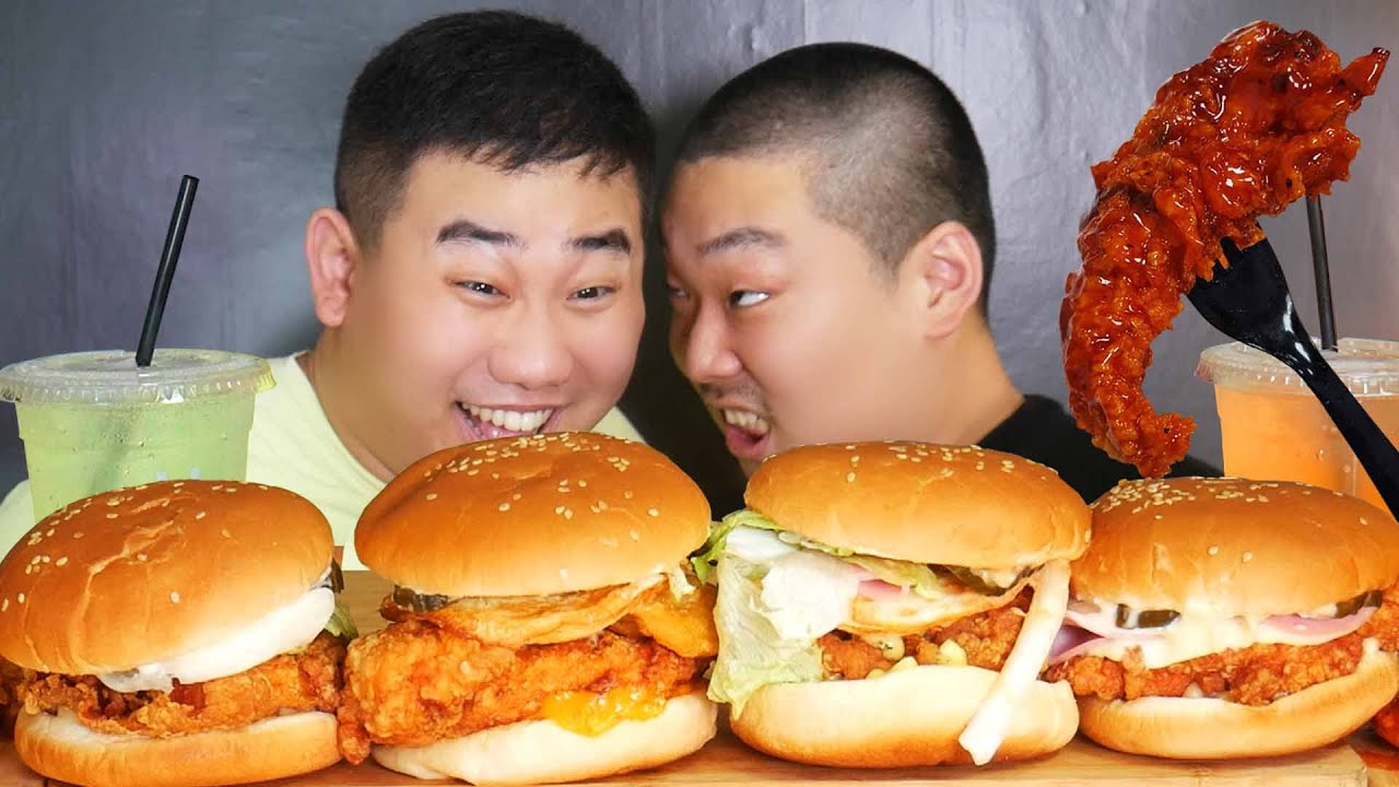 리얼먹방)ASMR MUKBANG 와꾸 치트키 언수와 대결 후 먹는 맘스터치 꿀맛 햄버거 리얼사운드 먹방 HAMBURGER CHICKEN EATING SOUND