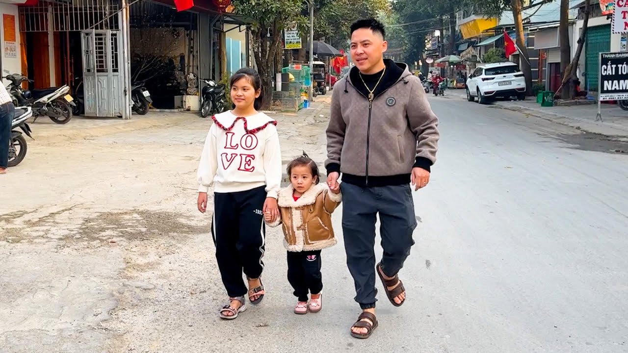 Diem and Quynh are so happy going shopping for Tet with dad
