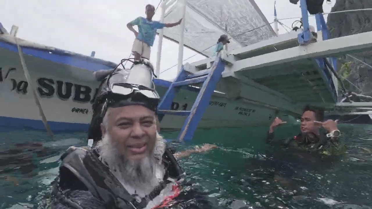 Diving from the high platform of the boat - 28 Dec 2025