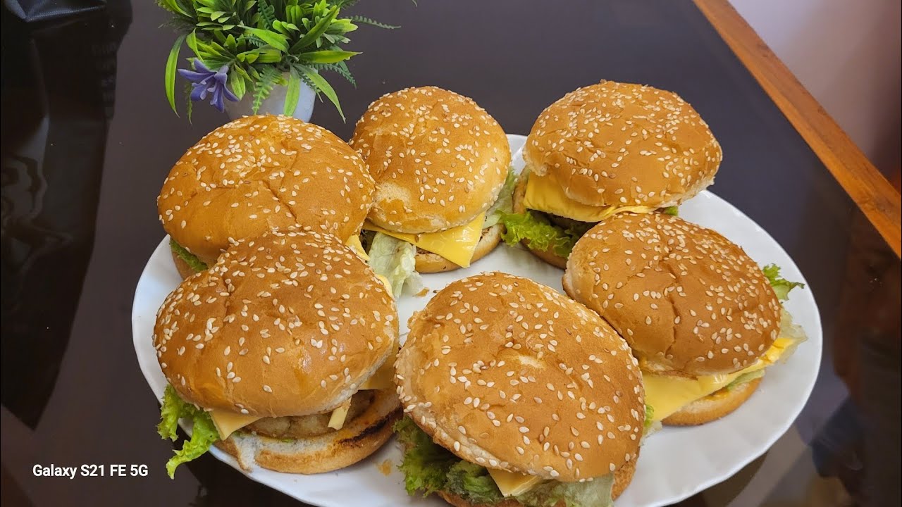 Chicken salami burger|#ishratkitchen #chickensalami #burger #chicken #iftar #ramdanrecipes #reels|