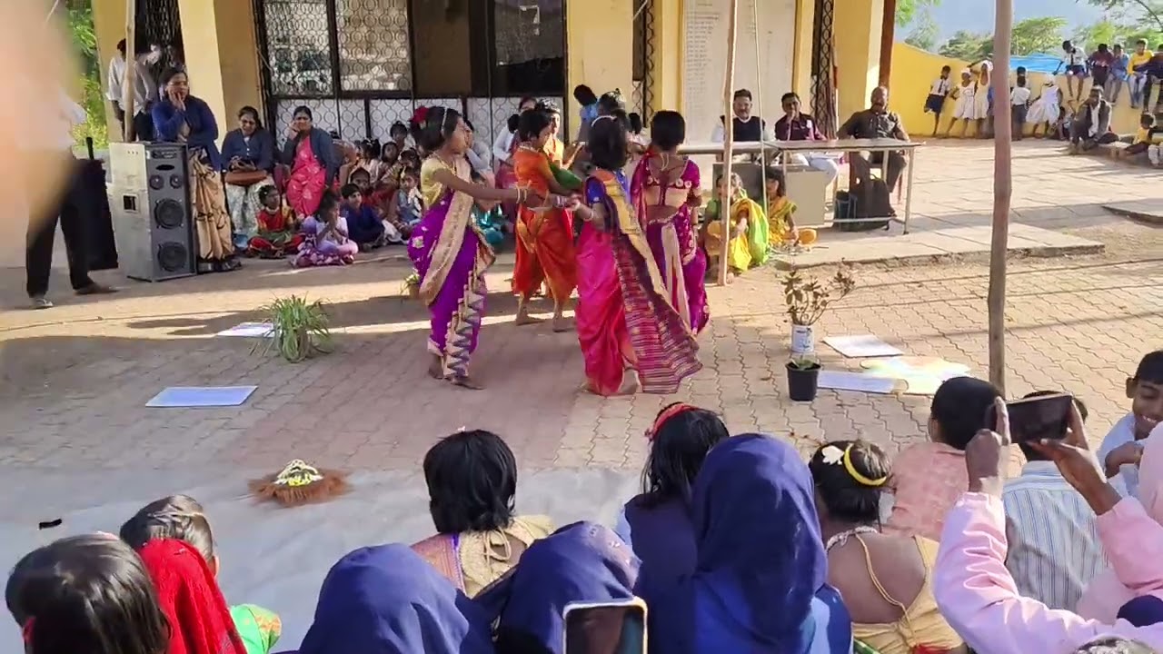जि.प.अध्यक्षचषक  केंद्रस्तरीय स्पर्धेत जि प शाळा दत्तनगर ले येथील विद्यार्थी पर्यावरणगीत नृत्य सादर 