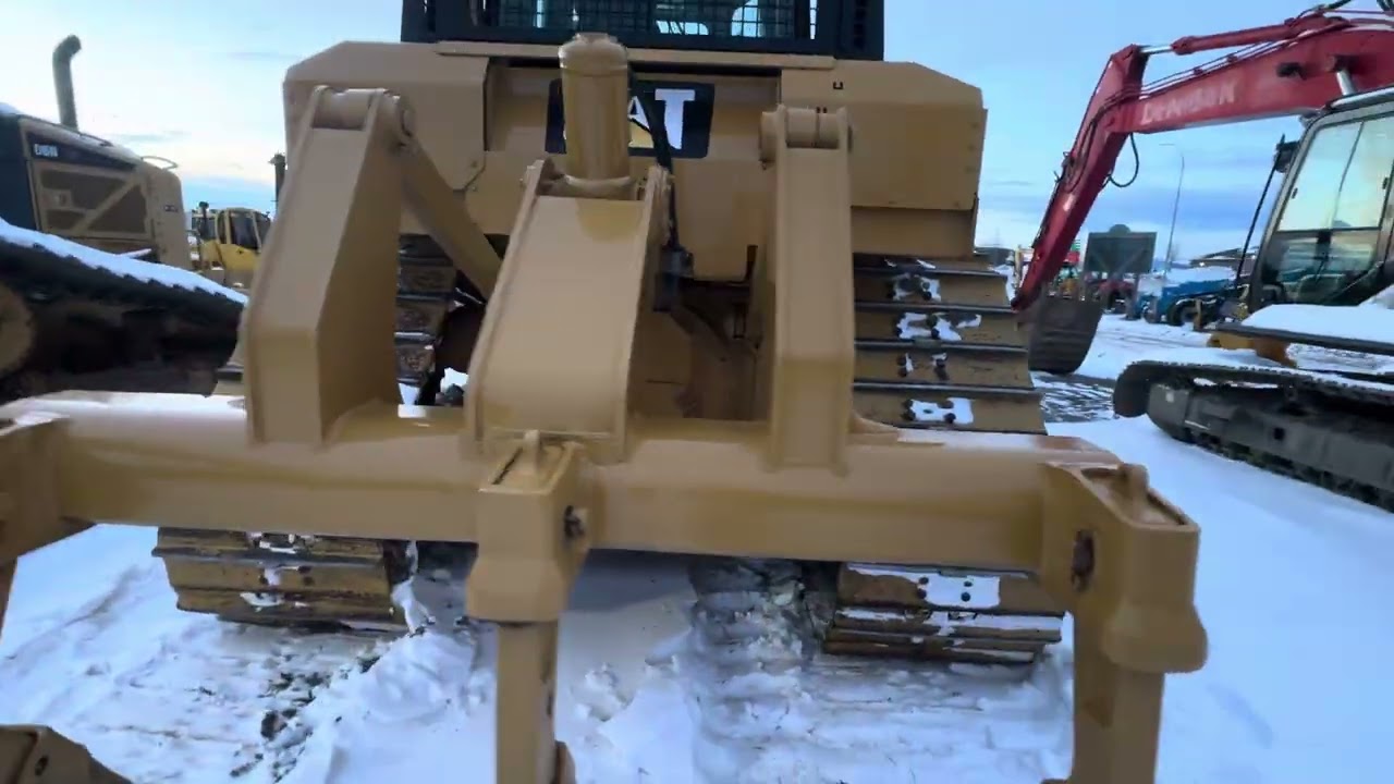 Caterpillar D6T Cold start 