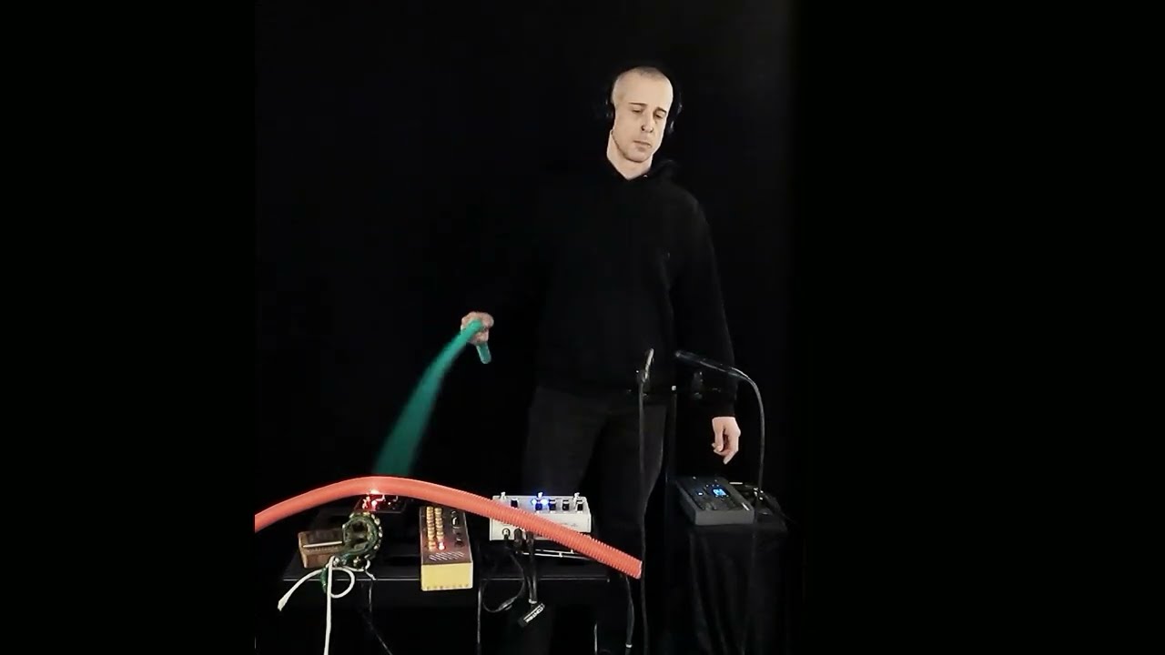 Ambient Drones, dawless one take live at -1 recording studios