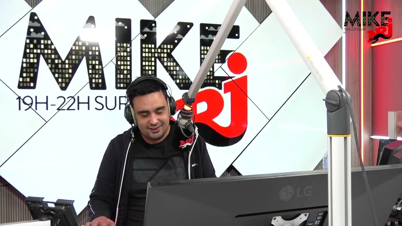 Découvrez ce qu'à fait Axel de la Star Academy en sortant du château !