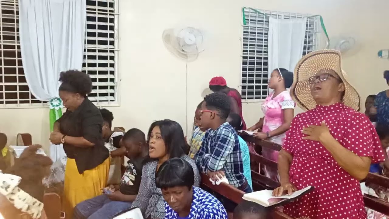 La voix du Seigneur m' appelle ( Moment de louange ) Fr Lesly Pierre)