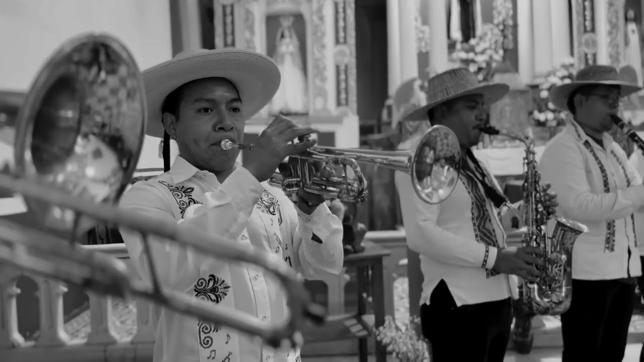 La Borolita - Orquesta Real P’urhepecha desde el templo de San Francisco Pichataro 