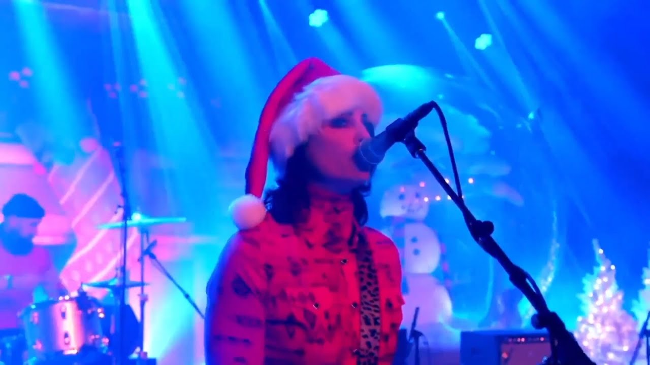 The Distillers - Oh Serena - Xmas special