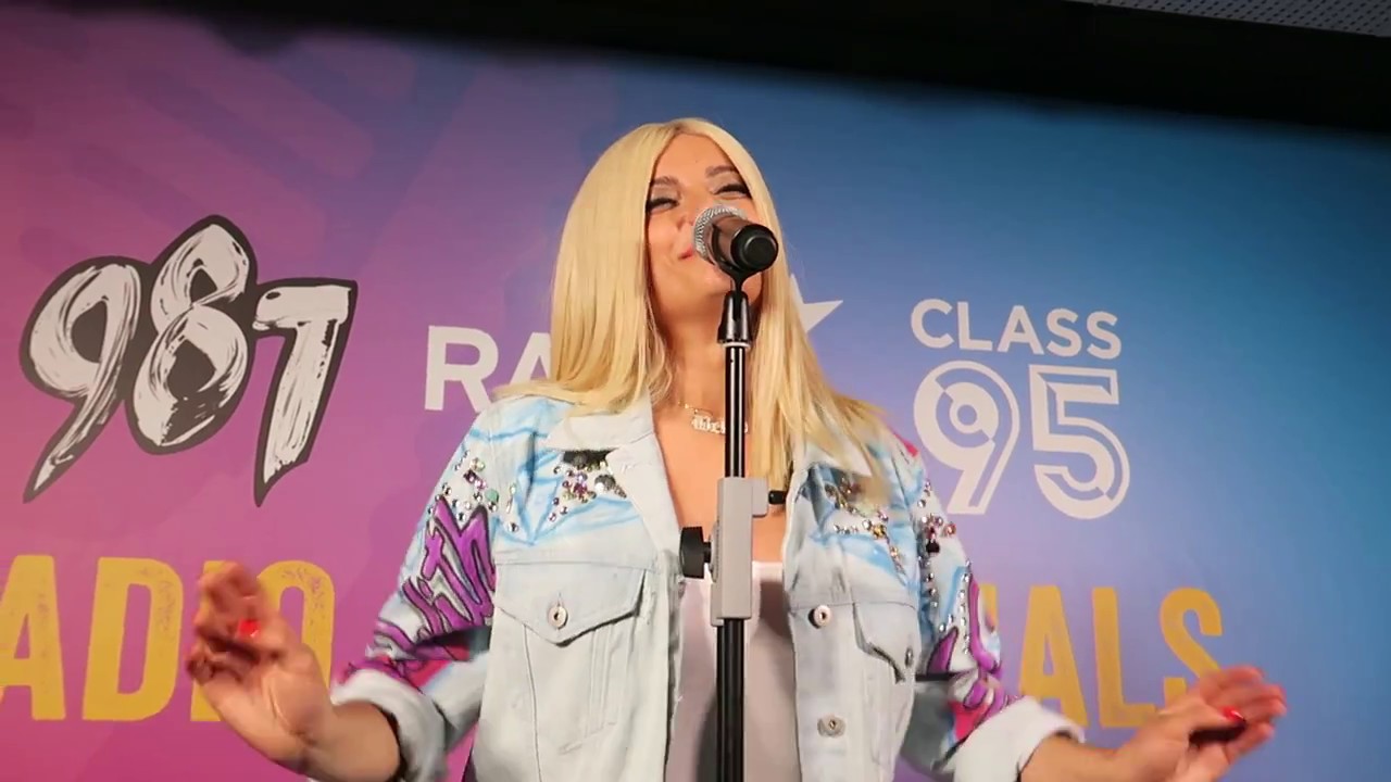 Bebe Rexha - The Way I Are (Dance with Somebody). 21/8/2017 Singapore Kilo Lounge