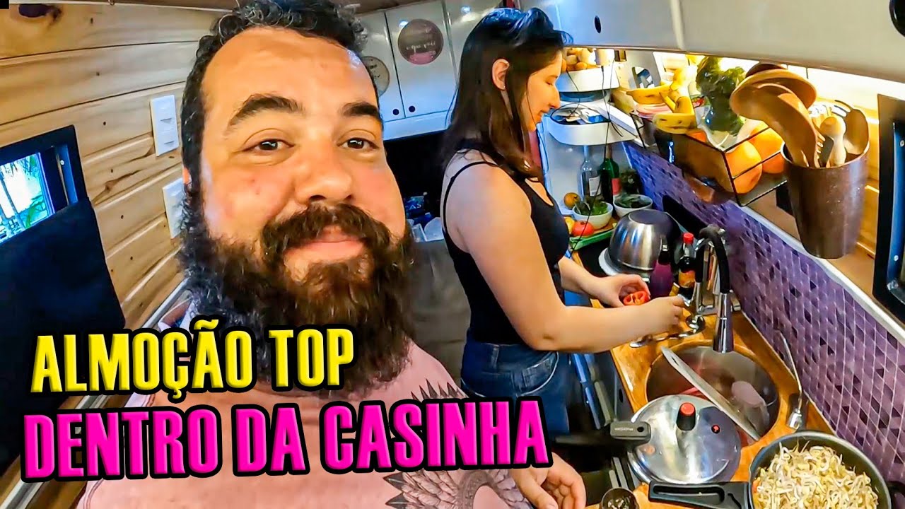 Cozinhando DENTRO da KOMBI MOTORHOME com as PORTAS FECHADAS