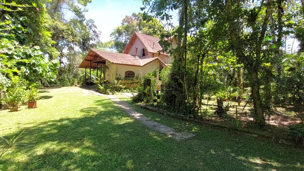 LINDO SÍTIO BEM FORMADO 96.800m², RICO EM ÁGUA E FRUTAS COM LAGO E 2 CASAS - NATIVIDADE DA SERRA/SP
