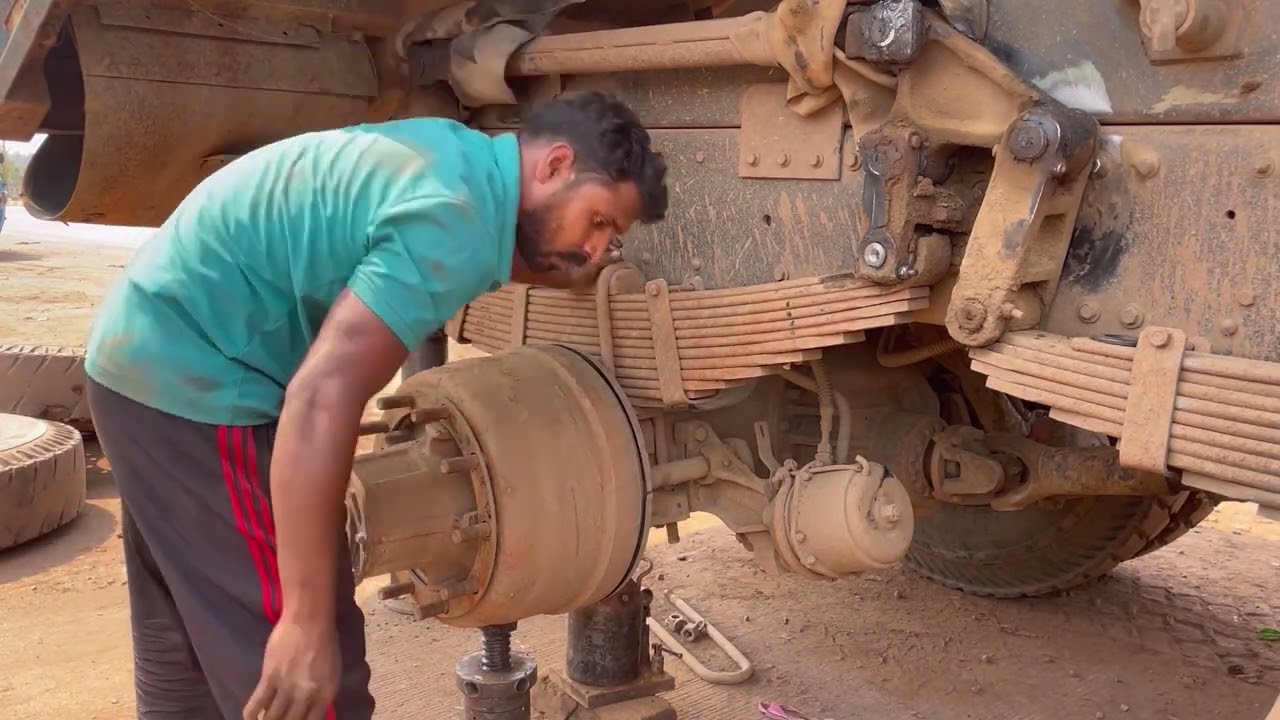 TATA 10 CHAKKA BS4 HAYWA REAR CENTRE BOLT NEW CHANGE GADI KA UPAR UPAR#KGN