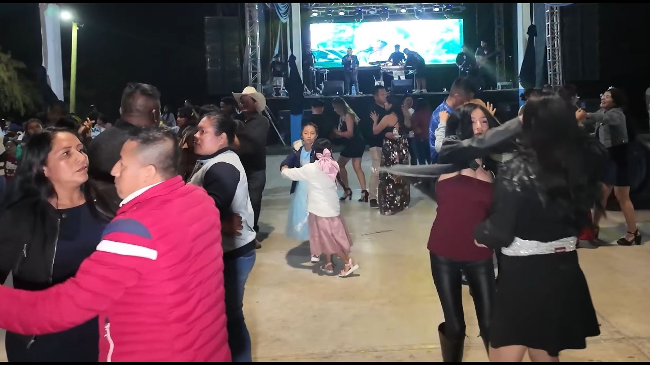 YOU TÉLLEZ en Tzacuala | Popurrí Sonidero | ¡Calidad 4K Ultra HD! 🎷🕺👗 XV Años de Zayra Yamilet
