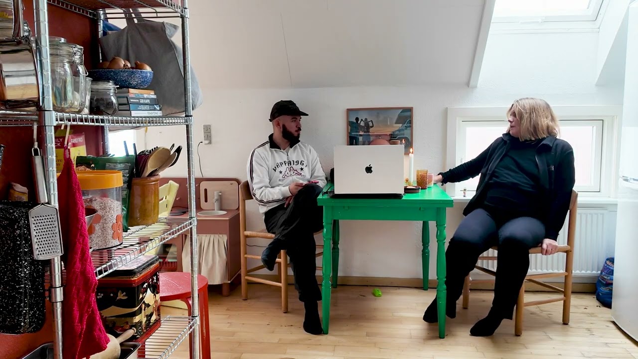 Giv plads til de grå skyer og de sorte huller