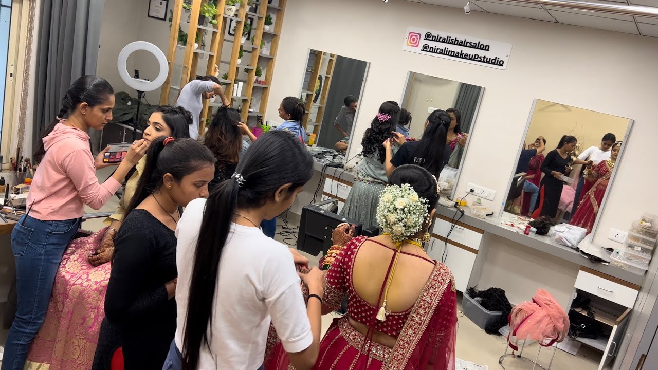 Work in Crowd 🥵 #mua #makeup #hairstyle #wedding #makeupartistsworldwide #makeuptutorial #surat